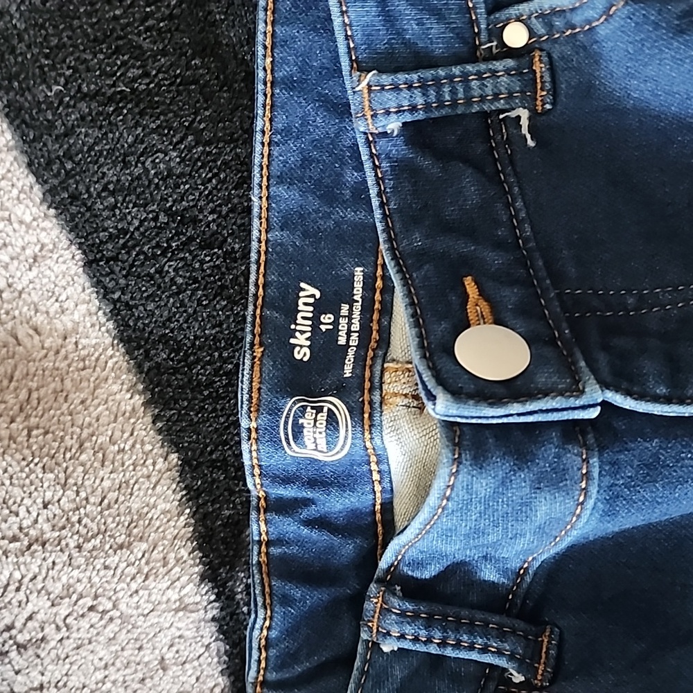 Jeans - Picture 3 of 3